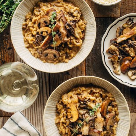 Vegan Mushroom Risotto, Pea Risotto, Barley Risotto, Mushroom Risotto Recipes, Healthy Vegetarian Dinner, Vegan Mushroom, Diner Recept, How To Cook Mushrooms, Mushroom Risotto