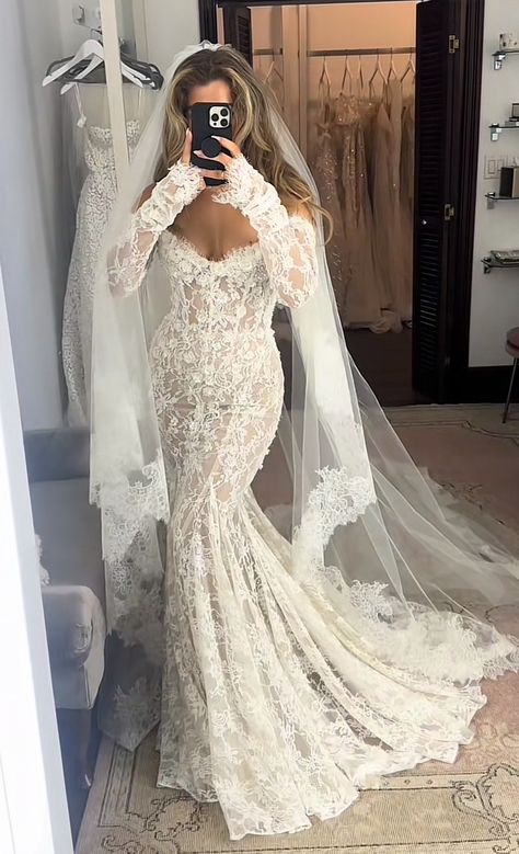 Black Women In Wedding Dresses, Pnina Tornai Wedding Dress, Silk Wedding Gown, White Wedding Decorations, Custom Made Dress, Wedding Dress Organza, Floor Length Wedding Dress, Long Train Wedding Dress, Pretty Wedding Dresses