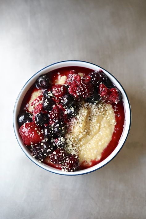 Breakfast Polenta Porridge Breakfast Polenta Bowls, Sweet Polenta Breakfast, Soft Food Breakfast Ideas, Sweet Polenta Recipes, Polenta Breakfast Recipes, Healthy Polenta Recipes, Polenta Board, Healthy Porridge Recipes, Polenta Porridge