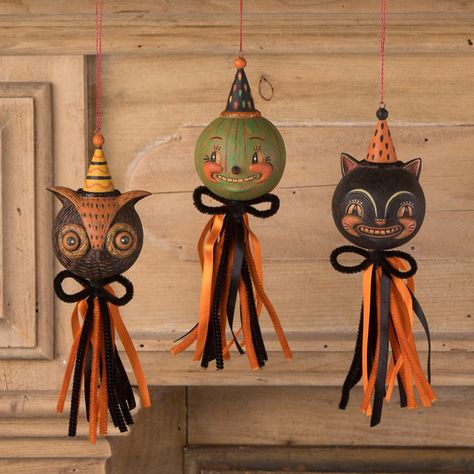 Get everyone in the spooky spirit with our Vintage Halloween Figurines, Collectibles, and Folk Art Decor! Wide range of Bethany Lowe Haloween figurines, ornaments, table decorations, witches, bottle brush trees, and more. Tassel Ornaments, Moldes Halloween, Dekorasi Halloween, 3d Karakter, Tassel Ornament, Bethany Lowe Designs, Labu Halloween, Halloween Folk Art, Johanna Parker