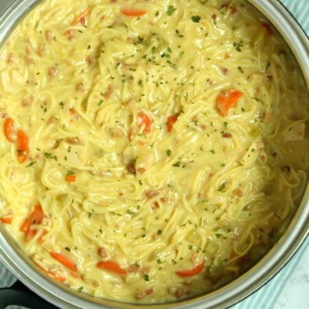 Crack Chicken Noodle Soup - My Incredible Recipes Soup Chicken Noodle, Creamy Chicken Dish, Chicken Noodle Soup Crock Pot, Creamy Chicken Noodle Soup, Soup Chicken, Vegetarian Soup Recipes, Diner Recept, Soup Recipes Slow Cooker, Noodle Soup Recipes