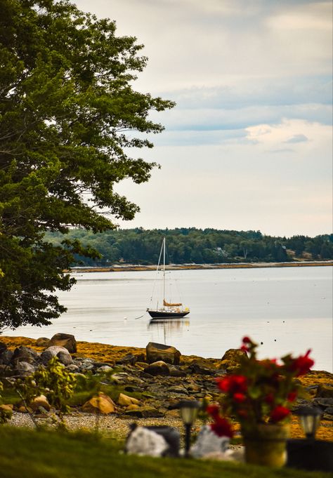 shot by: Grace Morey of Morey Productions 📸 instagram/tiktok: @graciemorey & @moreyproductions #maine #costal #brooklin #photography #moreyproductions #boat #shoreline #mainecoast New England Photography, Maine Fall Aesthetic, Pelion Maine, Money Core, Naples Maine, Maine Aesthetic, Archers Voice, East Coast Aesthetic, Maine Summer