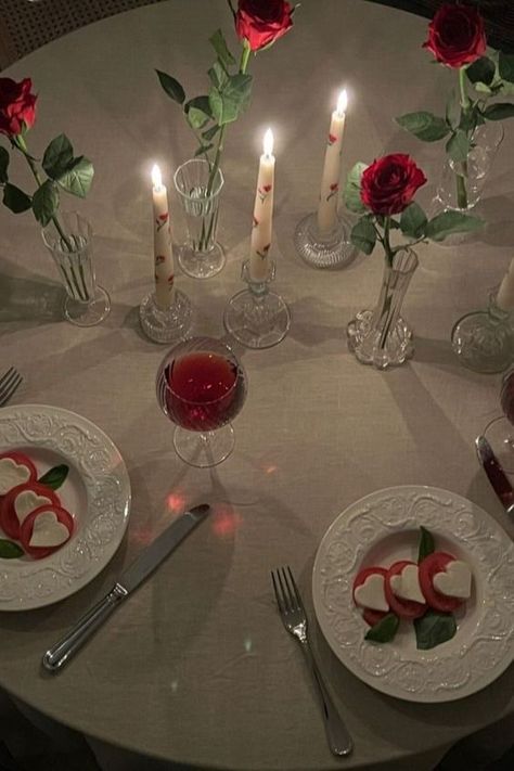 Valentines Decor Restaurant, Dinner Party Valentines Day, Restaurant Valentines Day Ideas, Valentines Couple Aesthetic, Valentine’s Day Dinner Decorations, Valentine Restaurant Decor, Valentine’s Day Restaurant Decorations, Valentines Restaurant Decor, Valentine’s Day Party Aesthetic