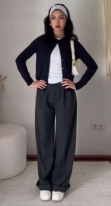 Loafers And Pants Outfit, Pants And Loafers Outfit, Corporate Girlie, 6th Form Outfits, Corporate Girly, Senior Outfits, Job Outfits, Form Outfits, Working Outfit