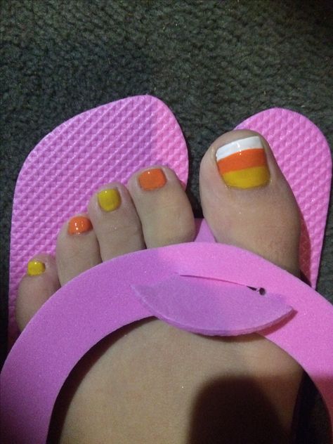 Candy Corn Toenails, Halloween Toenails Simple, Halloween Toenail Art, October Pedicure, Halloween Toe Nails Design, Halloween Nails Toes, Toe Design Ideas, Halloween Toe Nail Designs, Halloween Toenails