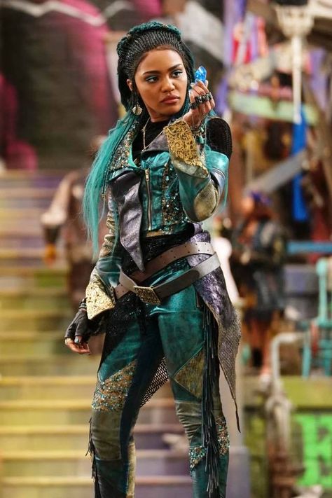 Uma Descendants, Evie Descendants, Descendants Costumes, Descendants Characters, Cheyenne Jackson, Descendants 1, Disney Channel Movies, Disney Channel Descendants, Disney Descendants 3