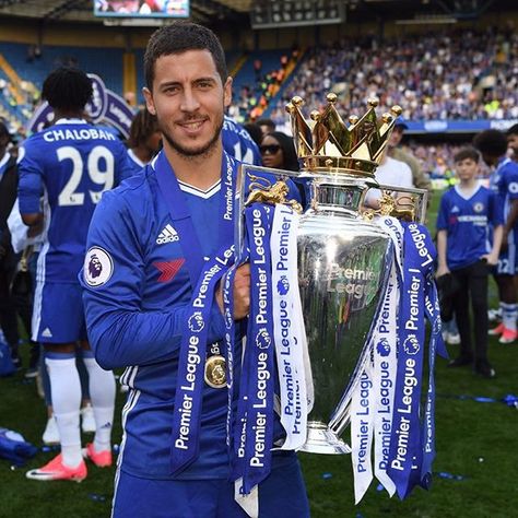 17 goals for @hazardeden_10 this season. #ChelseaChampions #CFC Hazard 2017, Chelsea Fc Stamford Bridge, Chelsea 2016, Chelsea Champions, Eden Hazard Chelsea, Chelsea Team, Retro Football Shirts, Eden Hazard, Chelsea Football Club