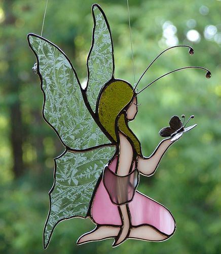 Stained Glass Fairy, Glass Fairy, L'art Du Vitrail, Stained Glass Angel, Glass Painting Designs, Stained Glass Decor, Clear Glue, Stained Glass Suncatchers, Stained Glass Diy