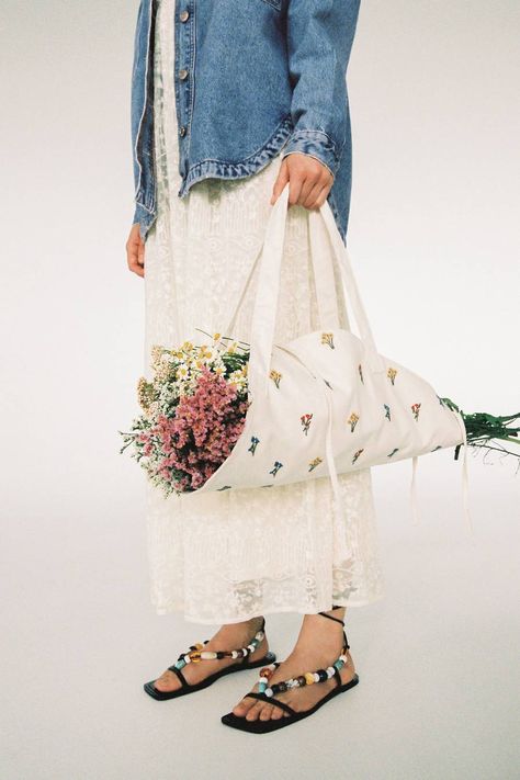 49 Things We're Buying From Zara This Season | Who What Wear Bouquet Bag, Bag Zara, How To Wrap Flowers, Flower Packaging, Patchwork Jacket, Lv Bags, Flower Bag, Style Chic, Who What Wear