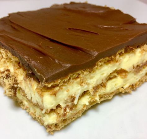 Easy Eclairs, Eclairs Dessert, No Bake Eclair Cake, Midnight Munchies, Vegan Chocolate Frosting, Chocolate Eclair Cake, Eclair Cake, Party Food Dessert, Wfpb Recipes