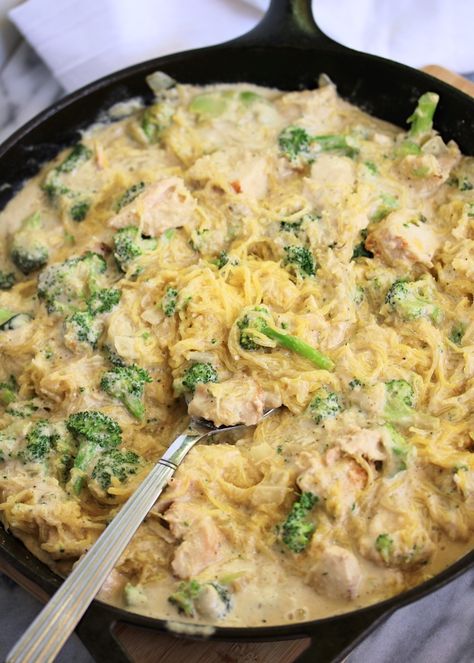 Whole 30 Spaghetti, Paleo Chicken Alfredo, Whole 30 Spaghetti Squash, Chicken Alfredo Pasta, Paleo Crockpot, Paleo Lunch, Alfredo Pasta, Paleo Chicken, Recipe 30