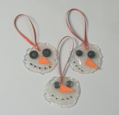 Christmas Ornaments With Pictures, Ornaments With Pictures, Melted Snowman Ornament, Picture Christmas Ornaments, Melted Snowman, Trendy Diy, Snowman Ornament, Preschool Christmas, Snowman Crafts