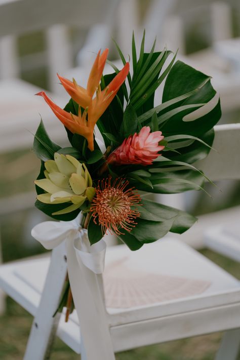 Tropical Table Centerpieces Diy, Tropical Aisle Flowers, Cuban Wedding Theme, Tropical Wedding Aisle, Tropical Flower Arrangements Wedding, Tropical Outdoor Wedding, Colombian Wedding, Cuban Wedding, Easy Wedding Diy