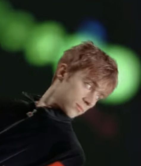 Damon Albarn / 90s / brit pop / 90s brit pop / blur / gorillaz / 90s men / 90s man / hot man / attractive / hot men / cute men / 90s aesthetic / top of the pops / parklife Damon Albarn 90s, Secret Boyfriend, Brit Pop, Men 90s, Top Of The Pops, 90s Men, Damon Albarn, Band Members, Alice In Chains