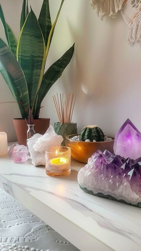 Crystal Altar Sacred Space, Yoga Guest Room, Zen Den Ideas, Spiritual Living Room, Reiki Room Decor, Healing Room Decor, Yoga Corner, Crystal Room Decor, Spiritual Altar