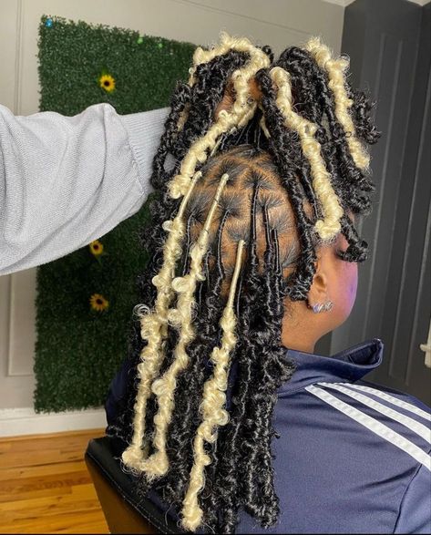 Butter Locs, Women Cornrows, Hair Stripes, Future Hairstyles, Teenage Hairstyles, Hair Styles Black, Butterfly Locs, Wig Curly, Short Locs Hairstyles