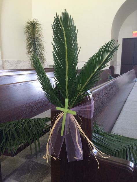 The pews - Palm Sunday at St. Paul's Greek Orthodox Church, Irvine 4/5/15 Palm Sunday Church Decor, Palm Sunday Crafts For Kids, Lent Decorations For Church, Palm Sunday Activities, Fall Festival Decorations, Palm Sunday Decorations, Palm Sunday Crafts, Pew Decorations, Church Altar Decorations