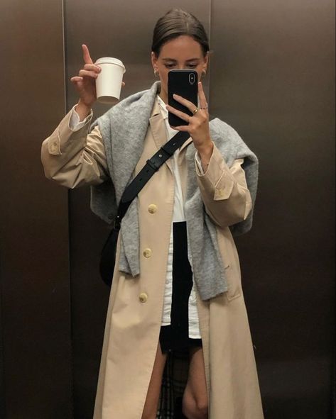 Jess Alizzi, Mode Dope, Minimalist Moda, Look Office, Parisienne Chic, Mirror Pics, Aesthetic Outfit, Style Crush, Mode Inspo