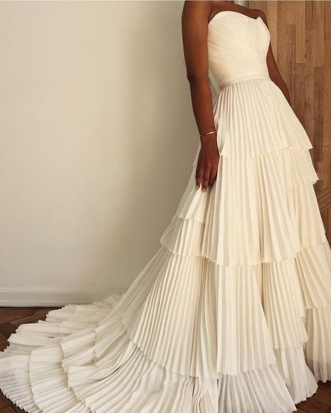 Fluffy Wedding Gown, Tiered Wedding Dress Satin, Teared Wedding Dress, Layered Fabric Wedding Dress, Pleated Chiffon Wedding Dress, Teired Wedding Dress, Modern Tulle Wedding Dress, Wedding Dress Textured Fabric, Pleated Tulle Wedding Dress