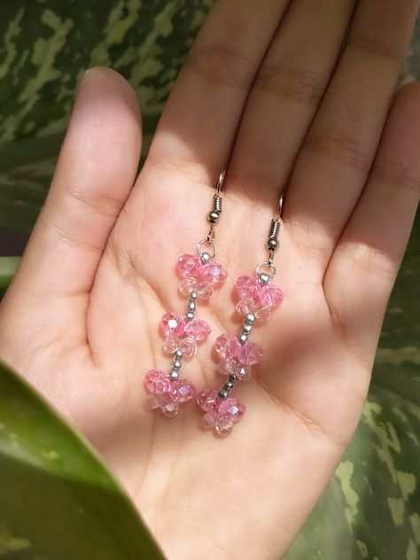 #diyearrings #beadedearrings #butterfly Pink Earrings Diy, Butterfly Beaded Earrings, Pink Beaded Earrings, Anting Manik, Braided Bracelet Diy, Beaded Butterfly, Beaded Earrings Diy, Bracelets Handmade Diy, Beaded Necklace Diy