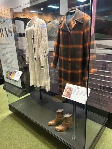 Taylor Swift Folklore And Evermore Outfits, Evermore Halloween Costume, Folklore Evermore Aesthetic Outfits, Folklore Evermore Outfits, Evermore Coat, Taylor Swift Flannel, Evermore Flannel, Evermore Jacket, Evermore Costume