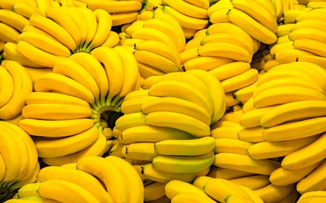 Benefits Of Eating Bananas, Natural Antacid, Banana Types, Unripe Banana, Eating Bananas, Green Eating, Banana Fruit, Anti Aging Food, Green Banana