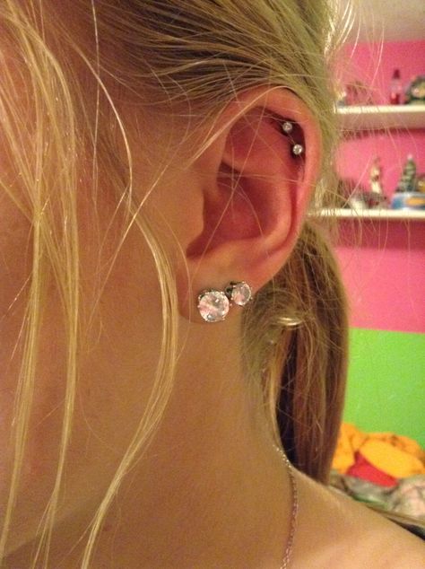 Helix Pericing, Double Helix Piercings, Double Helix Piercing, Piercings Ideas, Helix Piercings, Piercing Inspo, Pretty Ear Piercings, Double Helix, Helix Piercing