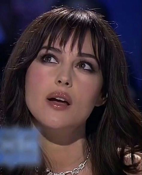 Monica Belluci Hair Fringe, Model Hairstyles Woman, Monica Belluci Style, Ball Makeup, Red Carpet Makeup, Indian Eyes, Tone Hair, No Eyeliner Makeup, Monica Bellucci