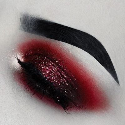 (4) Vampire makeup – @the-draculas-daughter в Tumblr Maquillage Goth, Goth Eye Makeup, Fantasy Make-up, Make Up Designs, Red Lipstick Makeup, Vampire Makeup, Punk Makeup, Red Makeup, Eye Makeup Designs