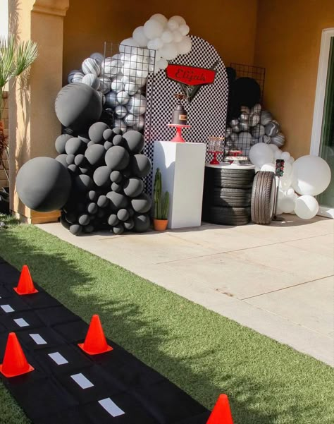 Monster Jam Birthday Party, Blaze Birthday Party, Blaze Birthday, Cars Birthday Party Decorations, Minnie Mouse Birthday Party Decorations, Ideas Bautizo, 2nd Birthday Party For Boys, Cars Birthday Party Disney, Car Birthday Party