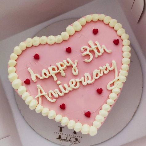 Cake Vintage Anniversary Anniversary Cake For Couple, 5 Anniversary Cake, 10 Year Anniversary Cake Ideas, 4 Year Anniversary Cake, 3 Year Anniversary Cake, Anniversary Cakes For Parents, 5 Year Anniversary Cake, 2 Year Anniversary Cake, 3rd Anniversary Cake