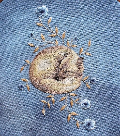 Woodland Embroidery Designs, Embroidery Fox Pattern, Otter Embroidery, Embroidery Forest Animals, Magical Embroidery, Embroidered Woodland Creatures, Sleeping Fox Embroidery, Small Embroidery, Animal Embroidery Designs