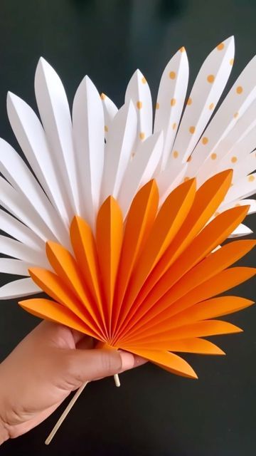 Paper Flower Decor, Paper Towel Roll Crafts, Diy Paper Crafts Decoration, Diy Crafts Paper Flowers, Paper Flower Crafts, Paper Flowers Craft, Flower Diy Crafts, Paper Art Craft, Paper Crafts Origami