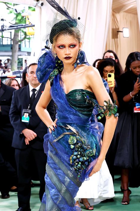 Zendaya | Met Gala: “Sleeping Beauties: Reawakening Fashion” in New York City | May 06, 2024 Fashion Met Gala, Reawakening Fashion, Fashion In New York, Zendaya Met Gala, Fashion Gal, Famous Women, All About Fashion, Red Carpet, Sleeping Beauty