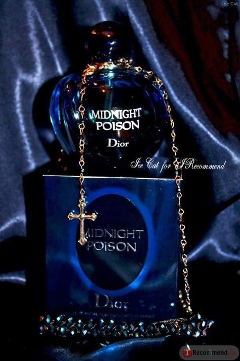 Dior Midnight Poison, Poison Perfume, Best Mens Cologne, Fragrance Lab, In The Pale Moonlight, Best Fragrance For Men, Pretty Perfume Bottles, Blue Perfume, Perfume Scents