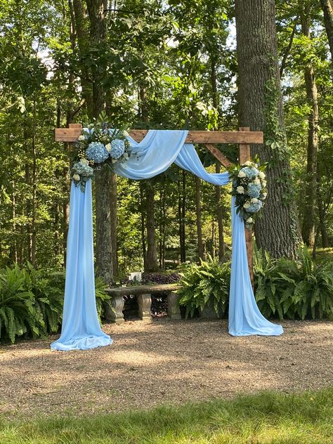 Blue Arbor Wedding, Wedding Arch Ideas Blue And White, Light Blue And White Wedding Arch, Dusty Blue Outdoor Wedding Decorations, Blue Flowers Backdrop, Dusty Blue Arch Wedding, Dusty Blue Wedding Arch Ideas, Dusty Blue Wedding Country, Blue Hydrangea Arch Wedding