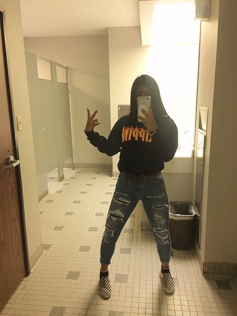 Girl Emo, Thrasher Hoodie, Vans Outfit, Hoodie Fits, Outfit Ideas, The Past, Mirror Selfie, Quick Saves