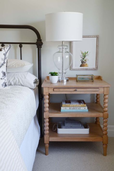 Neutral Guest Bedroom, Modern Guest Bedroom, Small Guest Bedroom, Elegant Bedroom Decor, Guest Bedroom Design, Guest Bedroom Decor, Side Tables Bedroom, Simple Room, Chic Bedroom