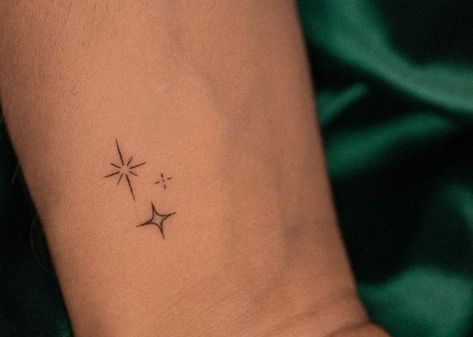 Twinkling Star Tattoo, Tattoos With Sparkles, Glimmer Tattoo, 3 Star Tattoo, Twinkle Tattoo Stars, Simple Star Tattoo, Northern Star Tattoo, Twinkle Tattoo, Little Stars Tattoo