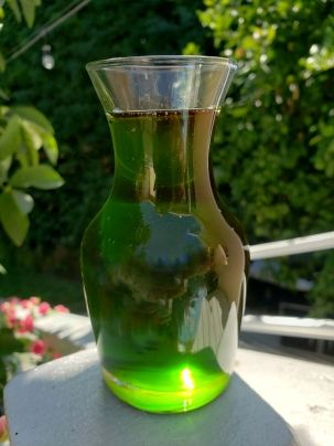 Chive Oil | Emerald goodness in your plate , , Chive Vinegar Recipe, Chive Oil Recipe, Chive Oil, Coriander Oil, Saturday Dinner, Dipping Oil, Canned Fruits, Infused Olive Oil, Olive Oils