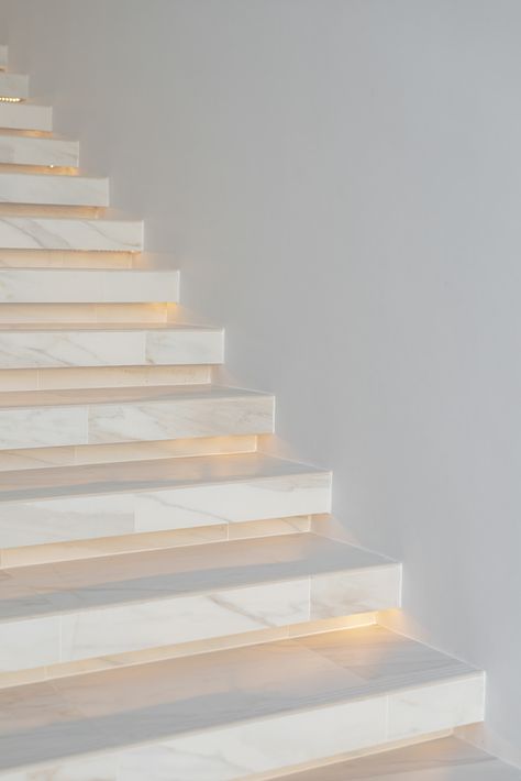 PanoramicStudio - BAAN KLANG MUEANG WATCHARAPOL Staircase Marble Design, Staircase Marble, Stairs Tiles Design, Tiled Staircase, Staircase Interior Design, Staircase Design Modern, Staircase Railing Design, Marble Staircase, Stairs Design Interior