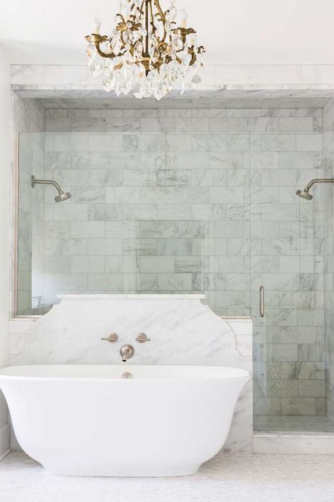 From a glamorous mirrored space to floor-to-ceiling marble marvels, these elegant and timeless bathrooms have a chic, spa-like appeal. Suite Bedroom, Dekorere Bad, Japanese Soaking Tubs, Timeless Bathroom, Bad Inspiration, Subway Tiles, Southern Home, Dream Bathrooms, Marble Bathroom