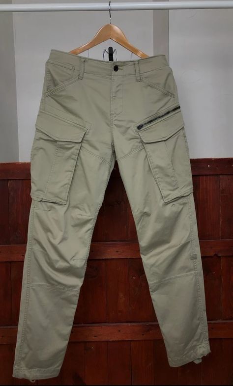 Cargo Jeans Style, Out Of Africa Style, Denim Jeans Menswear, Horse Safari, Cargo Pants Outfit Men, Outfit Cowo, Mens Smart Casual Outfits, Techwear Streetwear, Tactical Wear