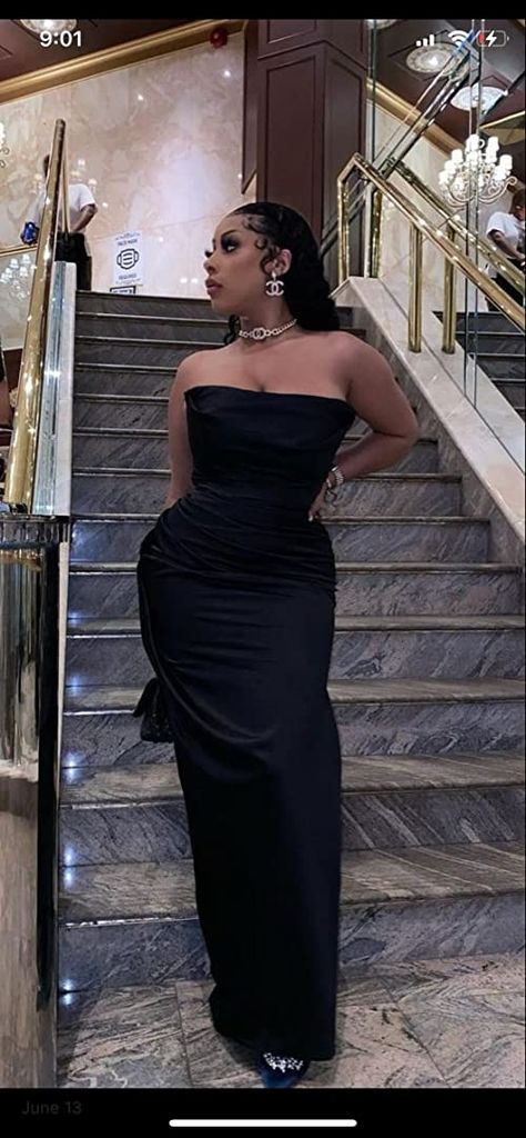 Black Gown Black Woman, Black Woman Ball Gown, 18th Birthday Dress Long Simple, Elegant Dresses Black Women Formal, Long Black Dress Classy Elegant, Black Women Gala Dress, Black Dresses On Black Women, Met Gala Dresses Ideas Black, Gala Outfits Black Women