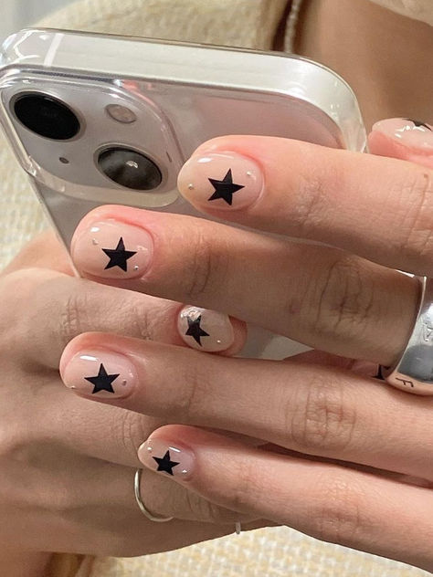 Korean minimalist nail art: black stars Unique Nail Ideas, Henna Nails, Minimalist Nail, Mens Nails, Sharp Nails, Space Nails, Minimalist Nail Art, Korean Nails, Goth Nails