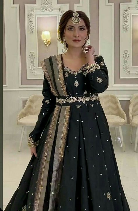 Simple Frocks, Chic Maxi Dresses, Summer Trends Outfits, Beautiful Pakistani Dresses, Fancy Dresses Long, Trendy Dress Outfits, Easy Hairstyle, Pakistani Bridal Dresses, Simple Pakistani Dresses