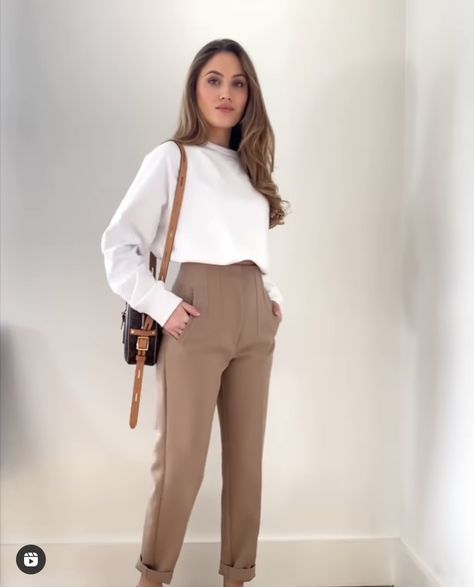 Zara Pants Outfit, Chique Outfit, Fashionable Work Outfit, Office Casual Outfit, Casual College Outfits, Business Casual Outfits For Work, Elegante Casual, Classy Work Outfits, Stylish Work Outfits