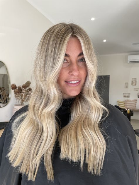 Half Head Foils Brunette To Blonde, Light Blonde Balayage On Brown Hair, Blonde Hair Inspo Balayage, Warm Golden Blonde Balayage, Cutesy Hairstyles, Blonde Hair With Money Piece, Brown Hair With Blonde Balayage, Highlights Blonde Hair, Light Blonde Balayage