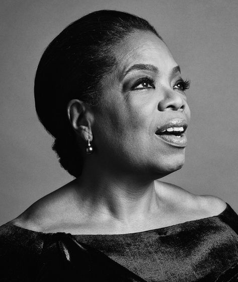 Oprah Winfrey Oprah Winfrey Pictures, Michelle Obama Black And White, Opera Winfrey, Oprah Portrait, Black And White Portraits Of Black Women, Oprah Winfrey Portrait, Woman Portrait Blackandwhite, Oprah Winfrey Show, Legendary Singers