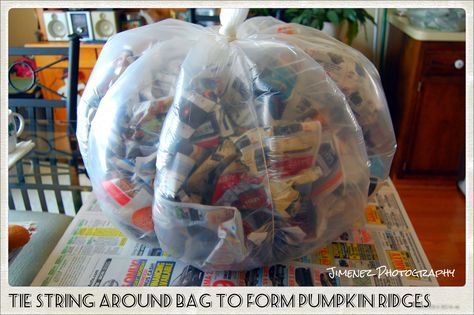 Paper Mache Pumpkins, Making Paper Mache, Giant Pumpkin, Paper Mache Crafts, Make Paper, Diy Pumpkin, Pumpkin Crafts, Halloween Props, Diy Halloween Decorations